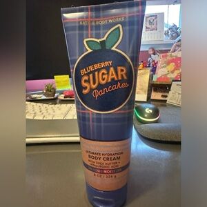 NWT BATH AND BODYWORKS Ultimate Hydration body cream 8 oz